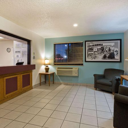 Super 8 By Wyndham Lexington Park/California Area Hotell Eksteriør bilde